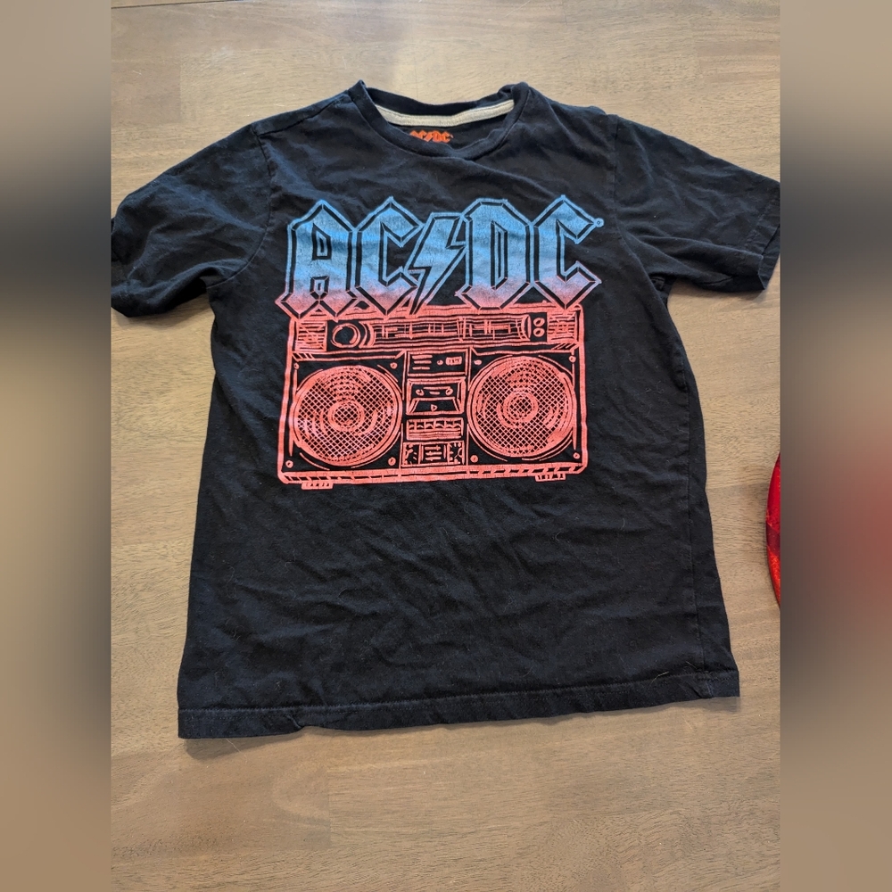 Boys acdc t-shirt size 10/12